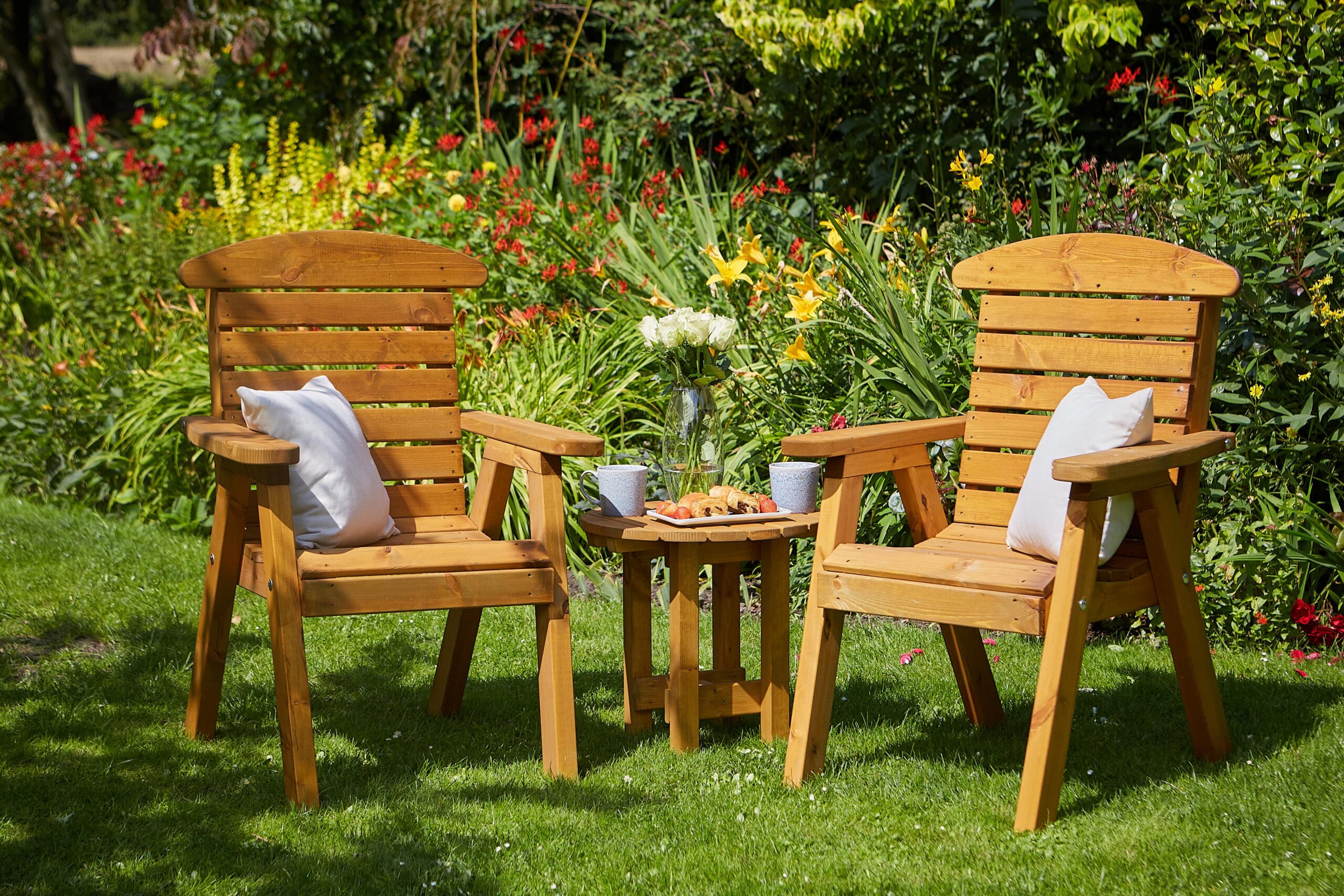 Tom Chamber's Hetton Companion Seat with Coffee Table